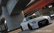 Liberty Walk Breitbau am Nissan GT-R im Japan-Navy-Look