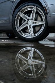 22 inches ADV.1 ADV05RM wheels at the Bentley Bentayga