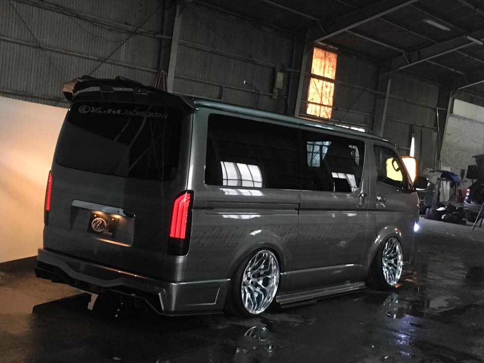 Extrem anders &#8211; Toyota 200 Hiace vom Tuner Kuhl-Racing