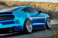 Ford Mustang GT rialzista su 20 pollici Ferrada Wheels Alu's