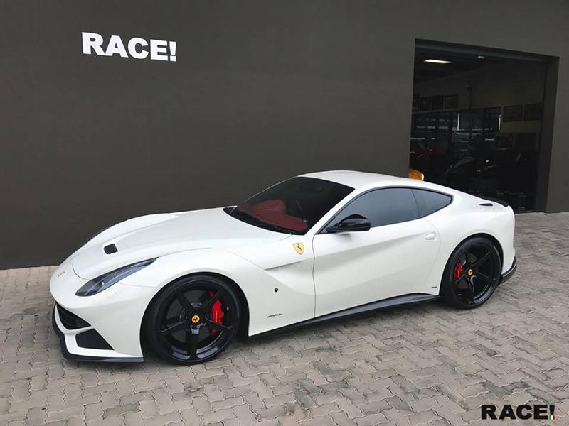 RACE! Zuid-Afrika - Ferrari F12 berlinetta op CEC Alu's