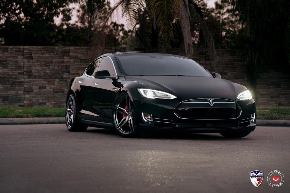 Tesla Model S von EVS Motors auf Vossen HC-1 Felgen