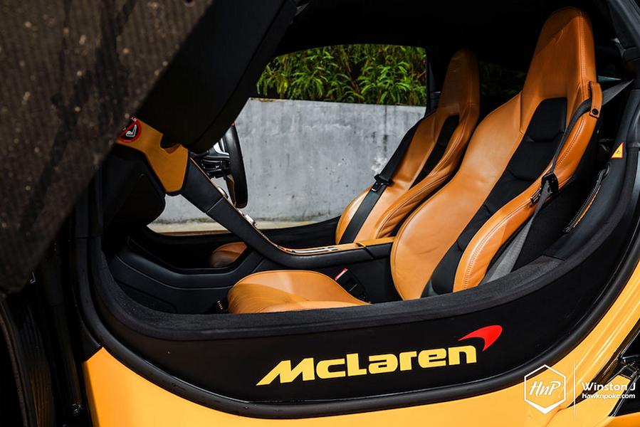 Llantas de aleación Rotiform SNA-T en el McLaren MP4-12C en amarillo