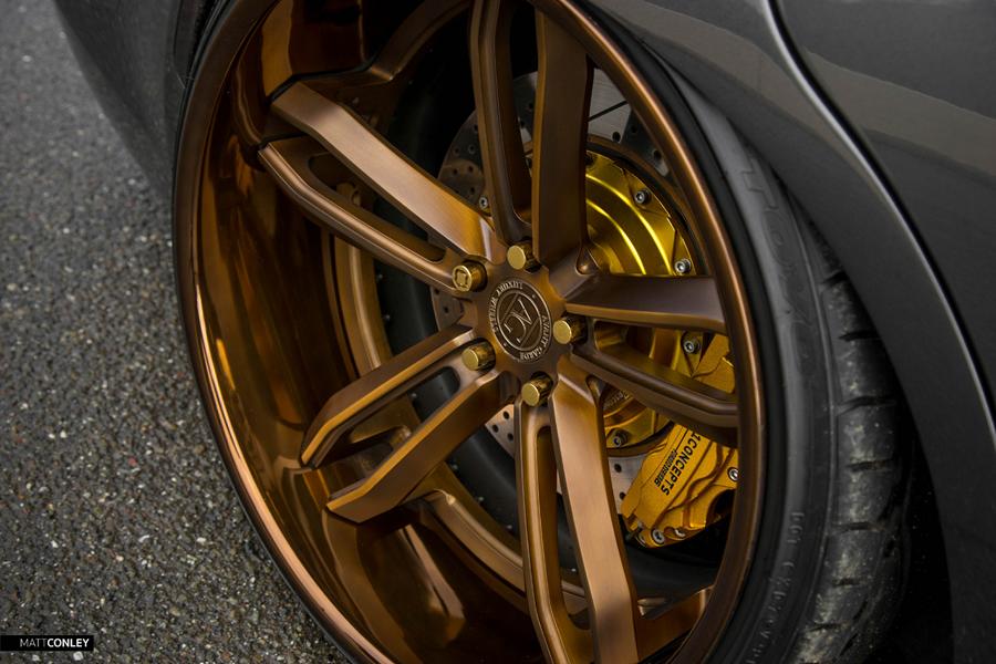 In evidenza: Deep Chrysler 300 su cerchi XLUMX pollici AGL22 in bronzo