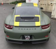Porsche 911 R (991) en verde militar del sintonizador RDBLA auto shop