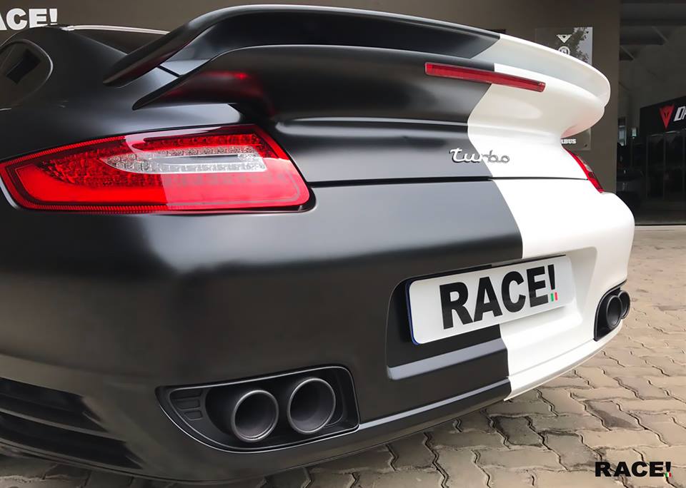 Schwarz &#038; Weiß &#8211; Verrückter Porsche 911 (997) Turbo