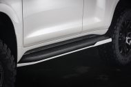 Potente Toyota Land Cruiser Prado con body kit da corsa Kuhl