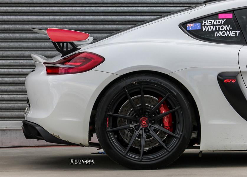 20 inch Street Wheels SV1 velgen op de Porsche Cayman GT4