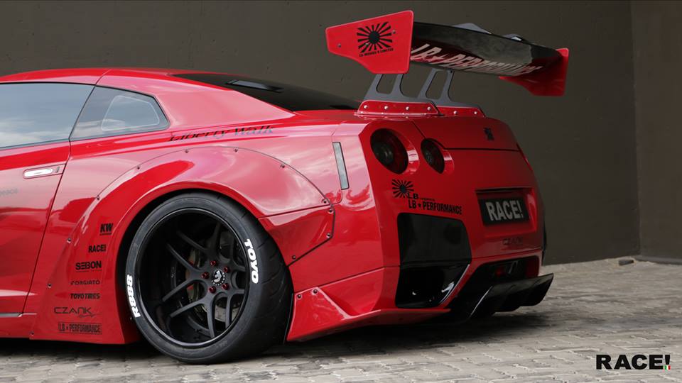 RACE! South Africa &#8211; Nissan GT-R Widebody auf Forgiato Wheels