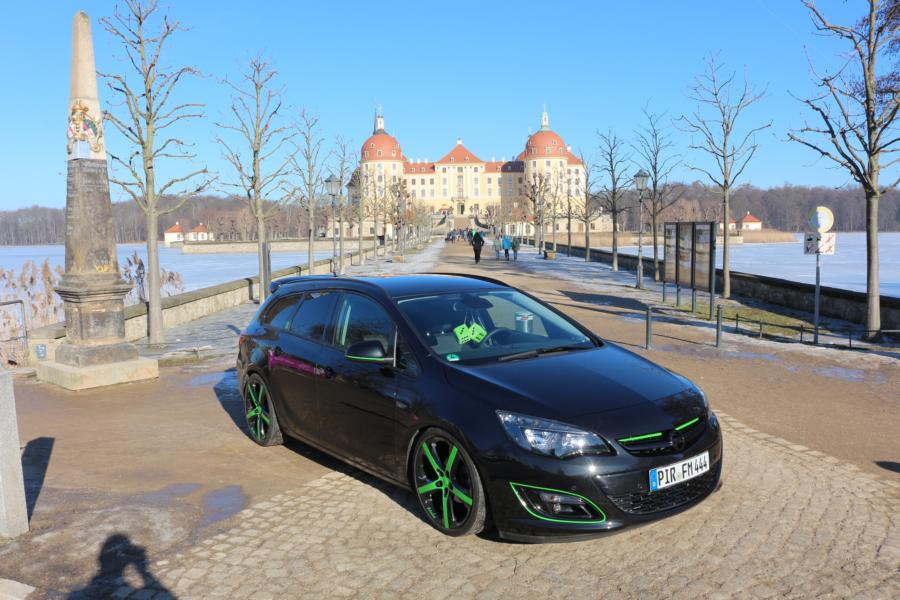 Lector: Opel Astra Sports Tourer con detalles en verde