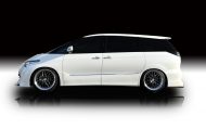 Rowen International - Toyota Estima con kit carrozzeria