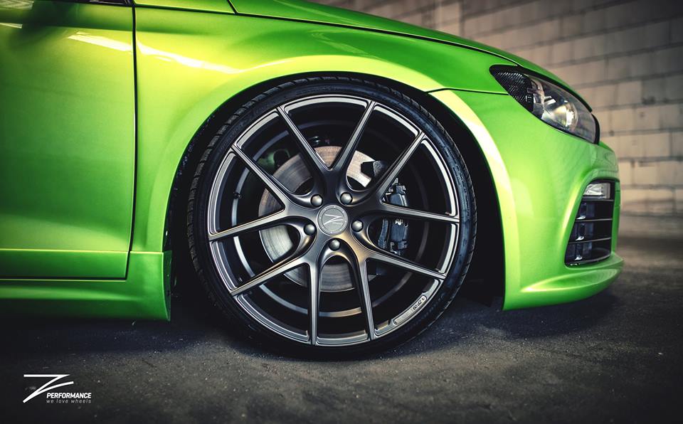 Ruote Z-Performance su VW Scirocco verniciate verde vipera