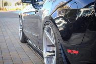 Ford Mustang S197 na felgach i body kit Rovos Durban
