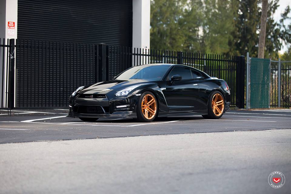 Vossen Wheels CG-205 with copper look on the Nissan GT-R