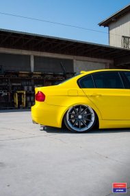 Evident - BMW E90 M3 en jaune vif avec VWS-1 Alu's