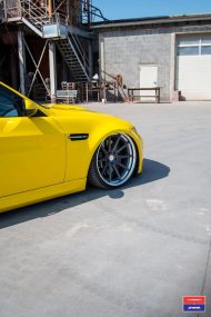 Obvious - BMW E90 M3 in bright yellow with VWS-1 Alu's