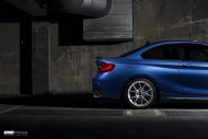 Discreet - Estoril blauwe BMW M240i met Dinan & VMR velgen