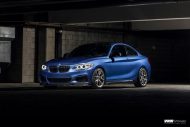 Subtil - BMW M240i Estoril bleue avec jantes Dinan & VMR
