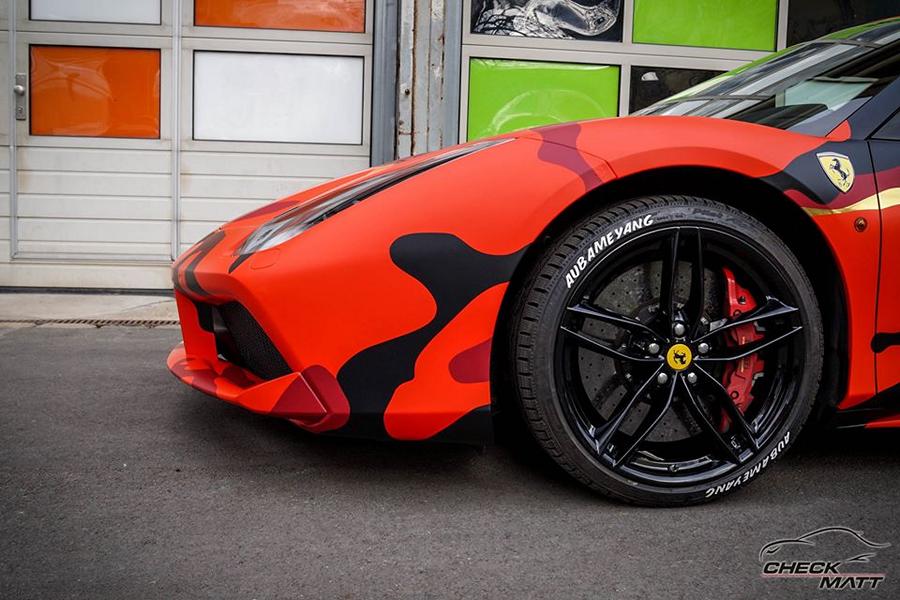 Gegarandeerd aandacht trekken – Ferrari 488 Spyder in rood camo-design