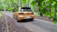 سيارة القارئ - VW Golf Mk6 R باللون البرتقالي اللامع والمنخفض