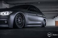 Hardcore: BMW F30 Berlina con ruote Airride e SSR