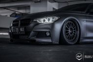 Hardcore: BMW F30 Berlina con ruote Airride e SSR