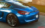 Vivid Racing Porsche Cayman S en elegantes llantas MRR FS2