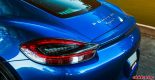 Vivid Racing Porsche Cayman S en elegantes llantas MRR FS2