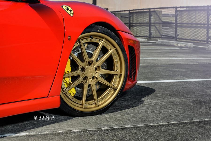 Matowe złote felgi szosowe 20 SV1 na Ferrari F430