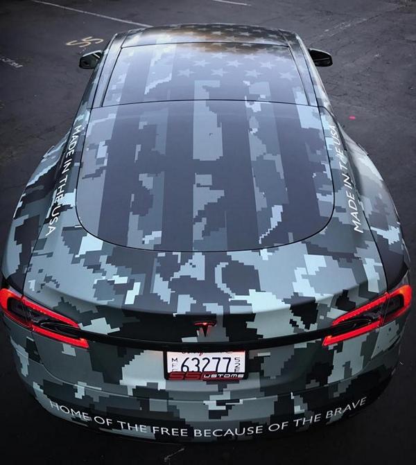 SS Costums - Tesla Model S with Memorial Day foiling