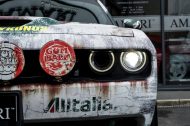 Geweldige Dodge Challenger Hellcat in Lancia Stratos-stijl