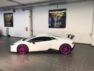 Lamborghini Huracan performant on pink alloy wheels
