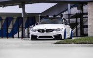 Yeeeear - sedán BMW M3 F80 en llantas velos azules