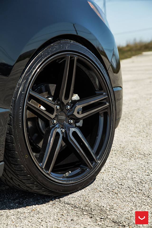 Hybrid Forged HF-1 rims from Vossen on the Acura MDX