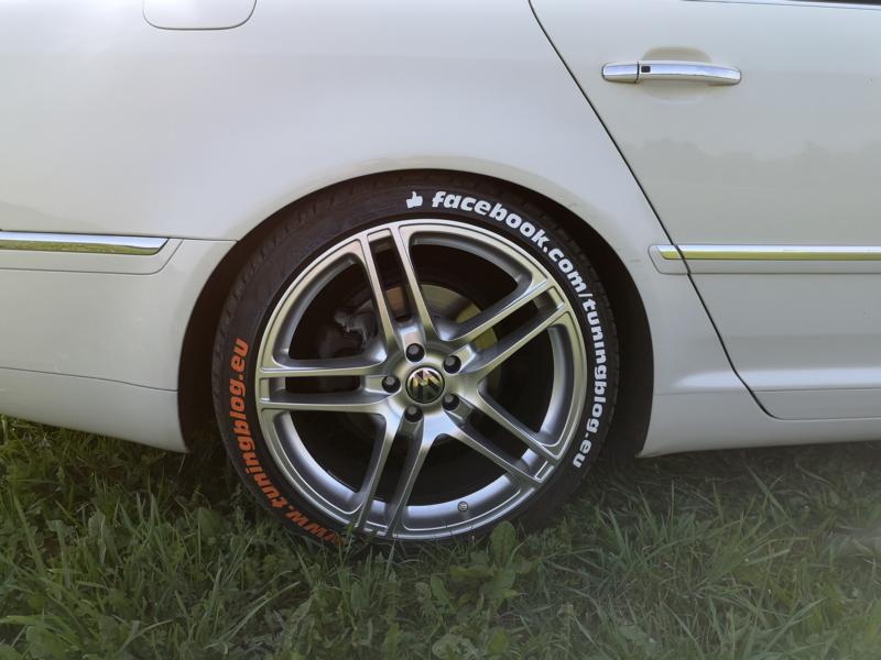 Destacado: pegatinas de neumáticos de estilo neumático / pegatinas de neumáticos en la prueba