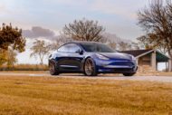 Neues Tesla Model 3 auf bronzefarbenen ADV5.0 M.V2 CS Felgen