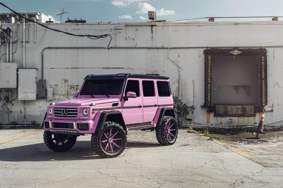 Styl damski - Mercedes G 500 4 4² w różowym kolorze od Chloe Hair