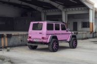 Estilo de mujer - Mercedes G 500 4 4² en rosa por Chloe Hair