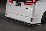 Coupe ajustée - Toyota Alphard avec le kit de carrosserie Kuhl-racing