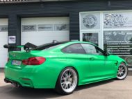 تصميم سيارة TVW – سيارة BMW M4 F82 باللون الأخضر للإشارة الفردية