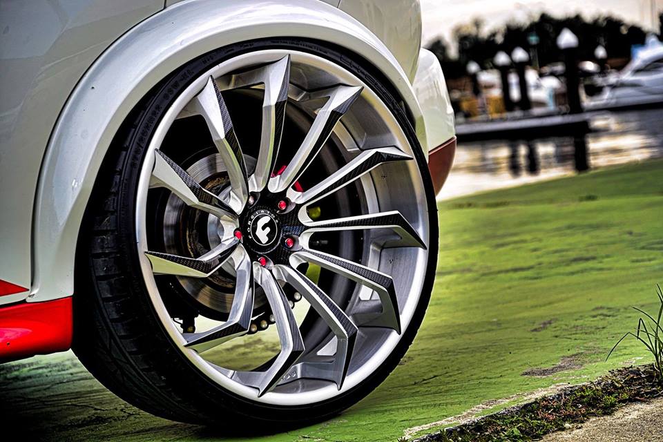 Irrer Kübel &#8211; Nissan Juke Widebody auf Forgiato Wheels