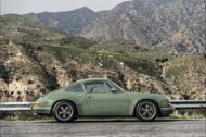 Perfection - Singer Porsche 911 Oregon in dark green