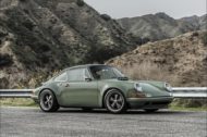 Perfection - Singer Porsche 911 Oregon in dark green