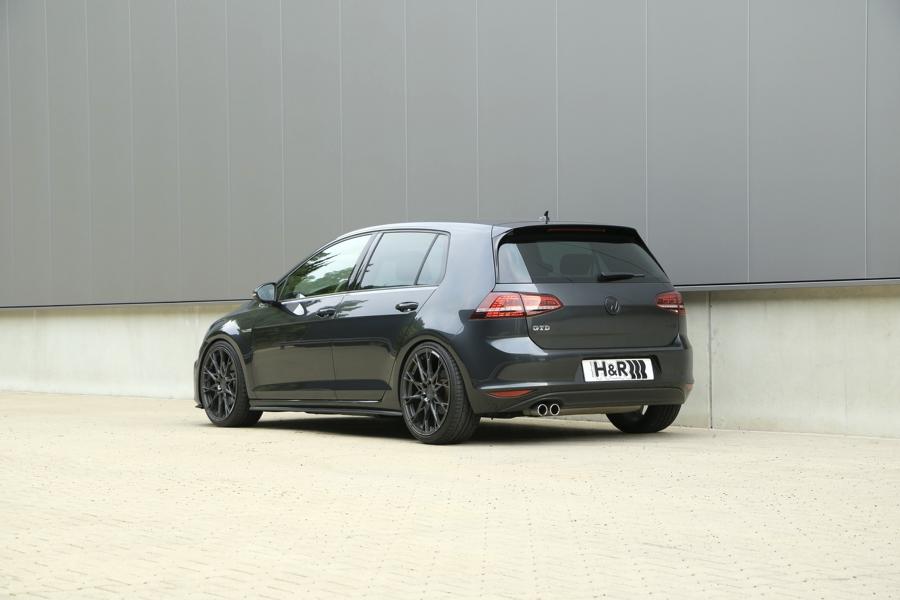 VW Golf GTi with height-adjustable H & R spring systems