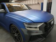 الرقائق الأولى: رقائق معدنية كاملة لسيارة AUDI Q8 باللون الأزرق المعدني غير اللامع
