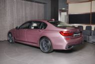 Coraggioso - BMW 750LI (G12) in viola rosa della BMW Abu Dhabi