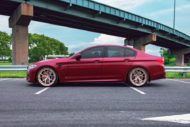 تسليط الضوء على: إطارات HRE S101 على سيارة BMW M5 F90 الحمراء المجمدة