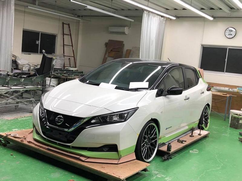 In corso: Nissan Leaf (ZE1) Bodykit del sintonizzatore Kuhl Racing