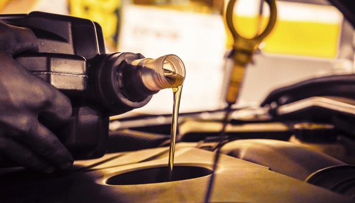 Motoröl kaufen: Was muss alles beachtet werden?