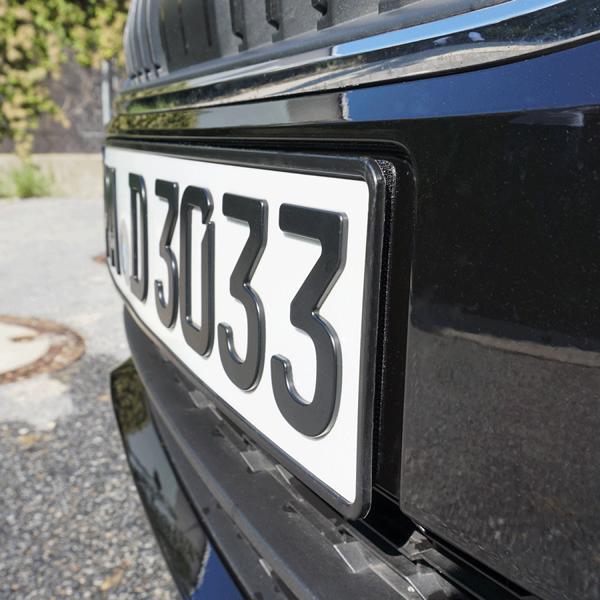 Germany-wide officially permitted: 3D license plate in carbon look